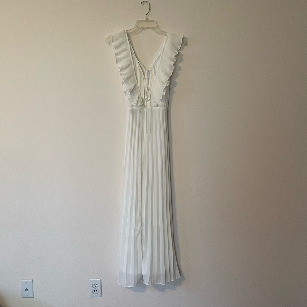 Lulu’s White Flutter Pleated Midi Dress